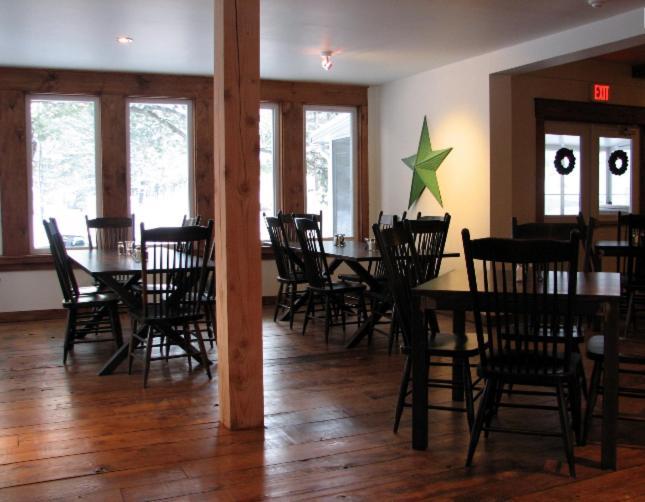 Pine Lodge Muskoka Хантсвилл Экстерьер фото