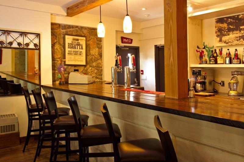 Pine Lodge Muskoka Хантсвилл Экстерьер фото