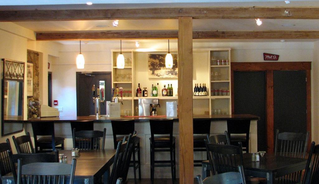 Pine Lodge Muskoka Хантсвилл Экстерьер фото