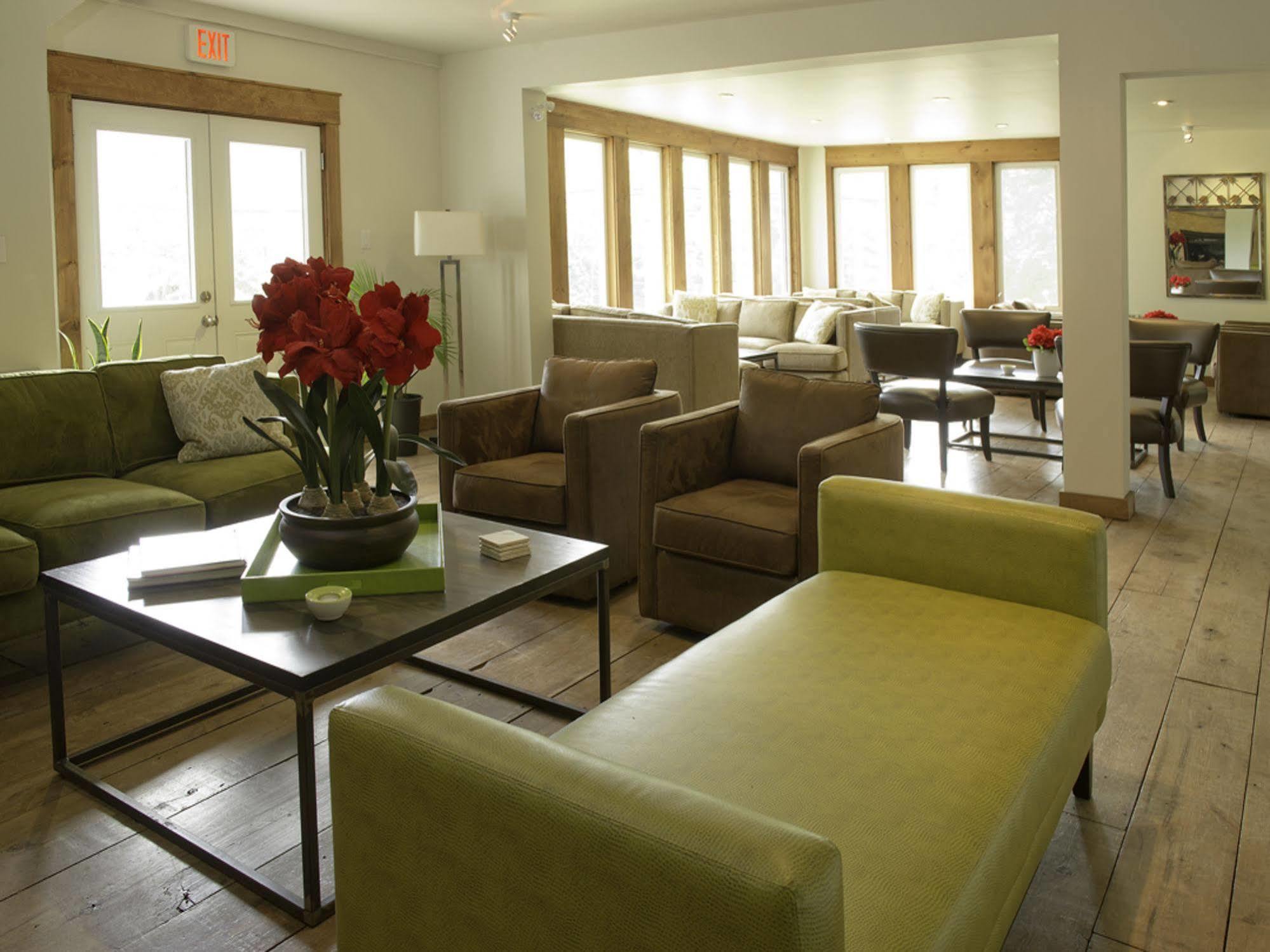 Pine Lodge Muskoka Хантсвилл Экстерьер фото